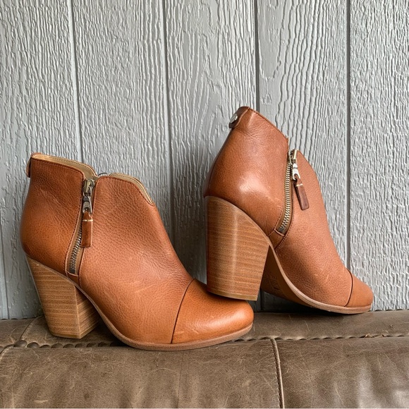 Rag and bone Margot side zip ankle boots in the color tan - Picture 2 of 9
